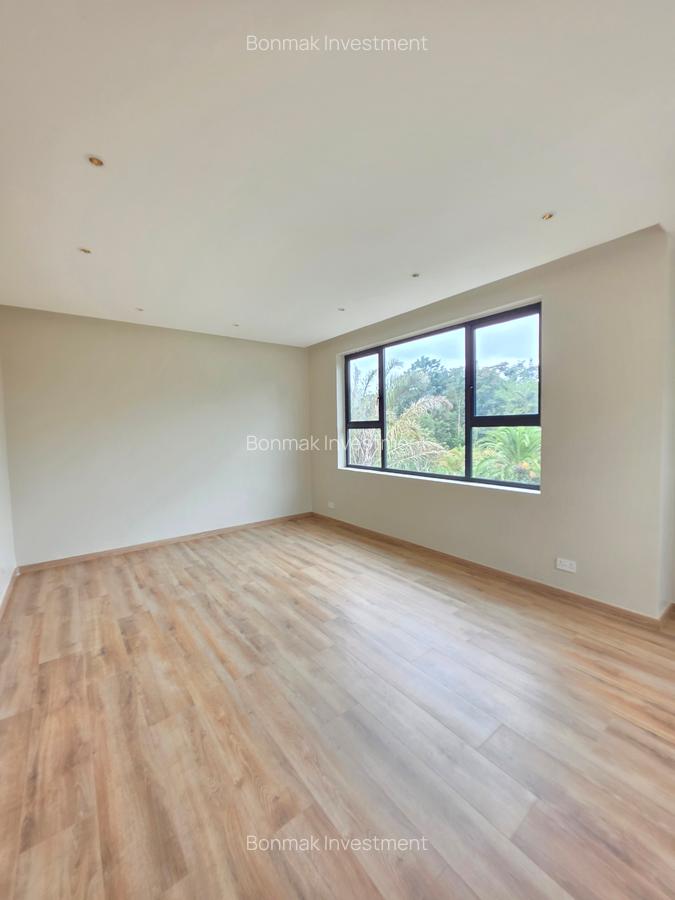 5 Bed Townhouse with En Suite at Lavington Green - 10
