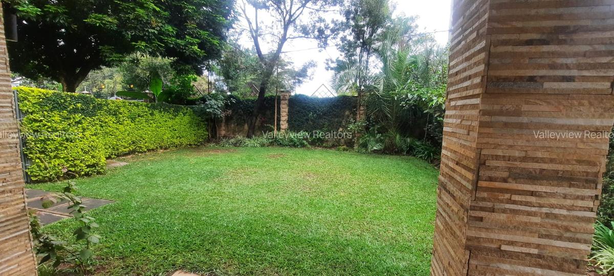 5 Bed Townhouse with En Suite at Lavington - 12