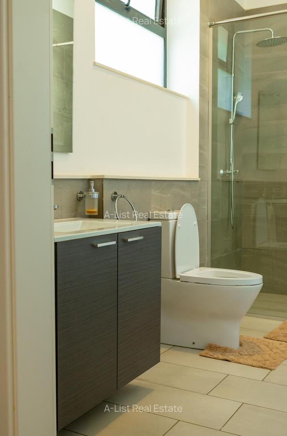 4 Bed Apartment with En Suite at Riverside Drive - 11
