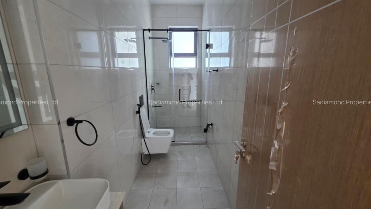 3 Bed Apartment with En Suite in Brookside - 12