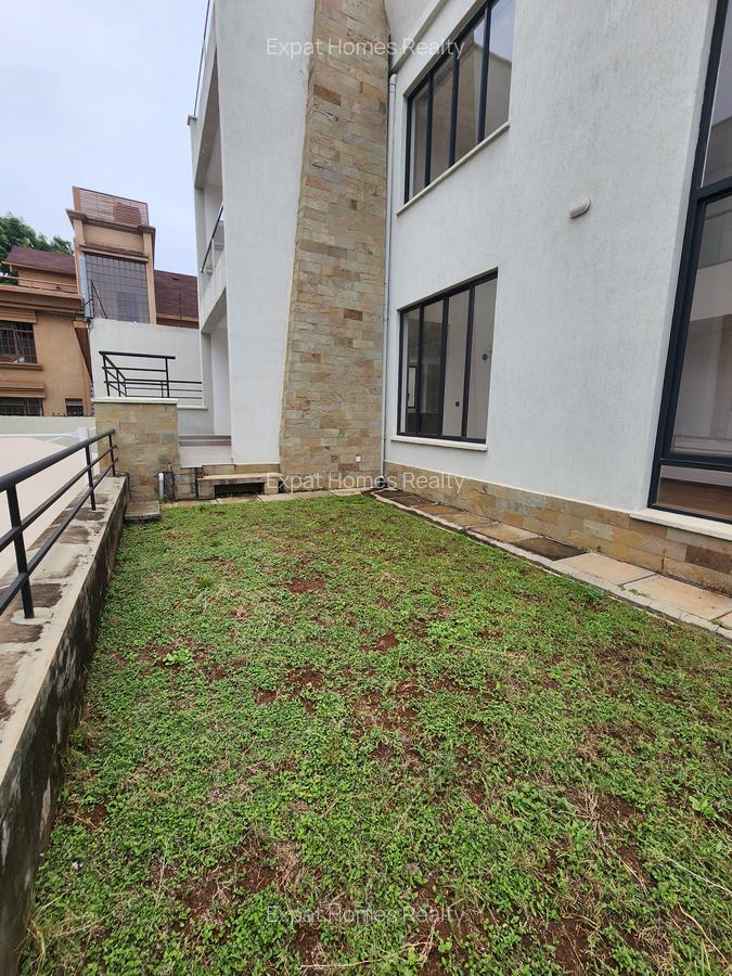 5 Bed Villa with En Suite in Lavington - 5