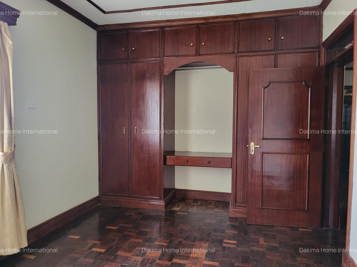 5 Bed House with En Suite in Runda - 11