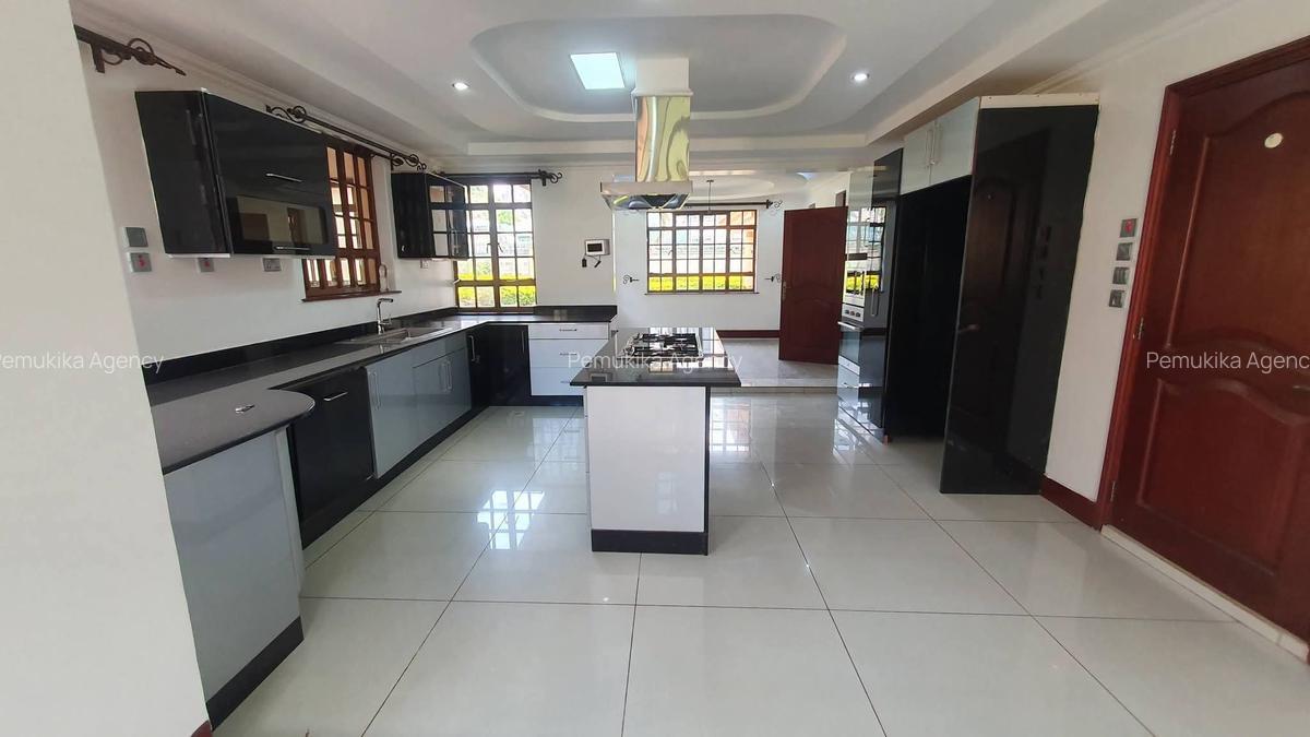 5 Bed Townhouse with En Suite in Runda - 4