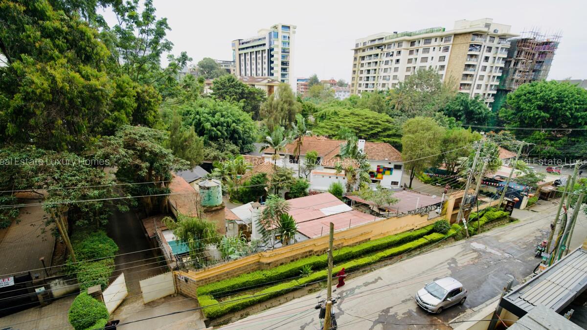 4 Bed Apartment with En Suite at 2026-405 - 18