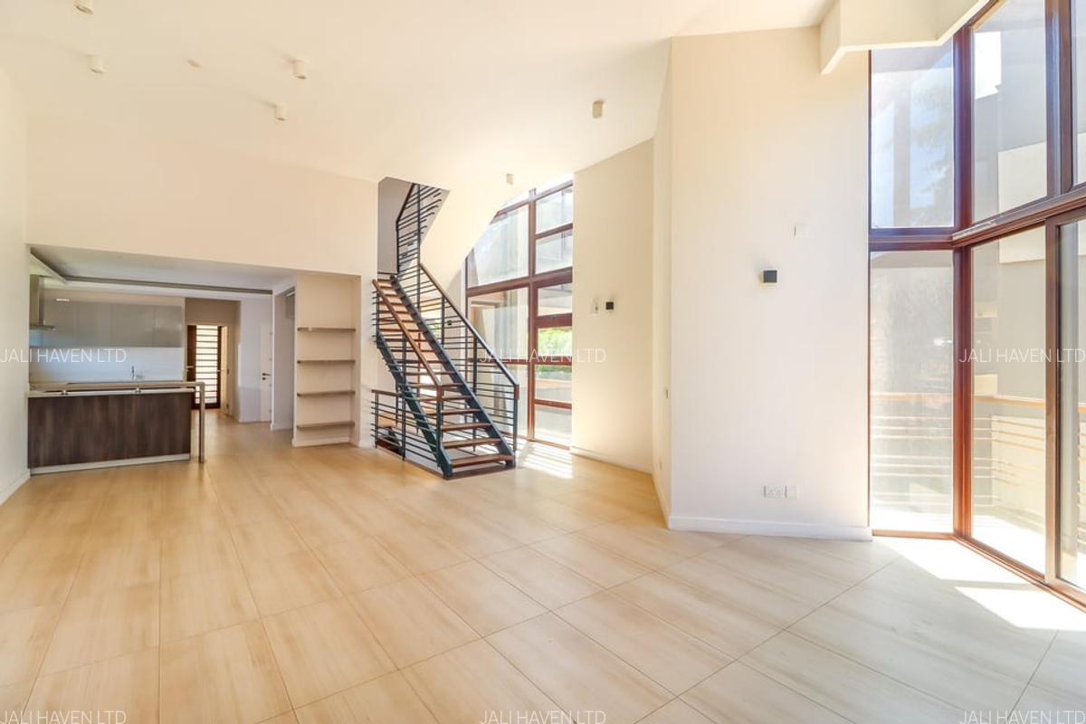 4 Bed Villa with En Suite in Lavington - 2