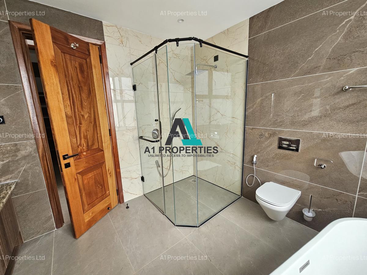 4 Bed Apartment with En Suite in Riverside - 12