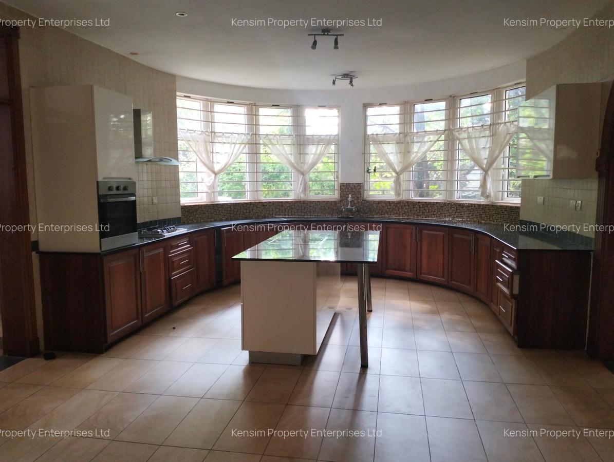 5 Bed Townhouse with En Suite in Rosslyn - 16