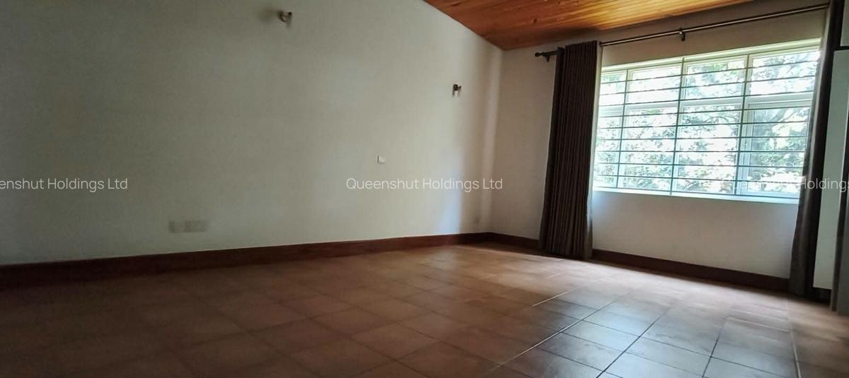 5 Bed House with En Suite in Rosslyn - 9