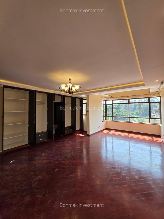 5 Bed Townhouse with En Suite at Lavington Green - 14