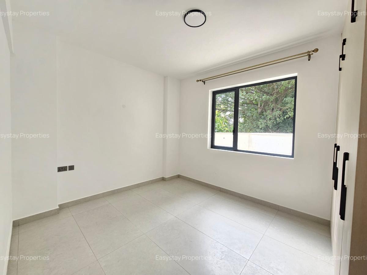 3 Bed Apartment with En Suite in Brookside - 5