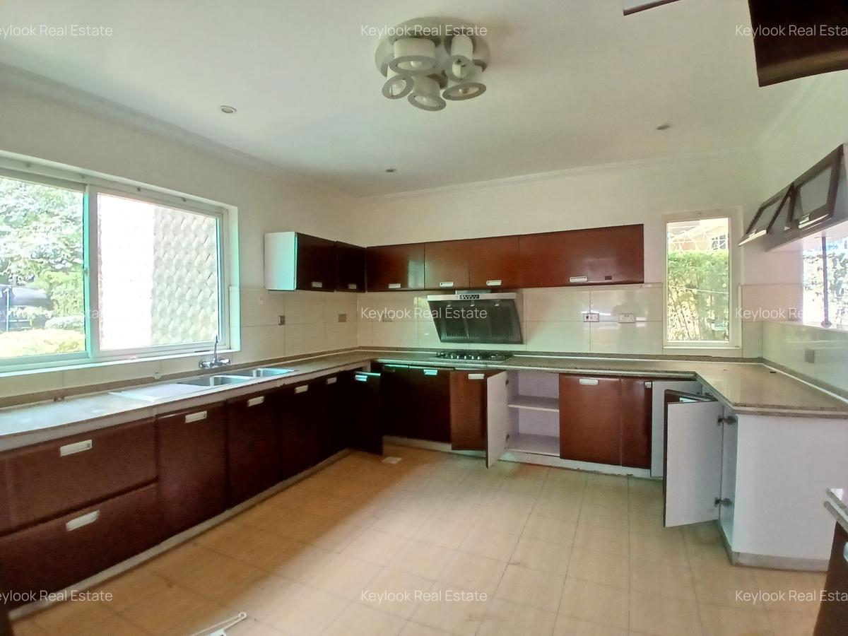 4 Bed Townhouse with En Suite at Riverside Drive - 5