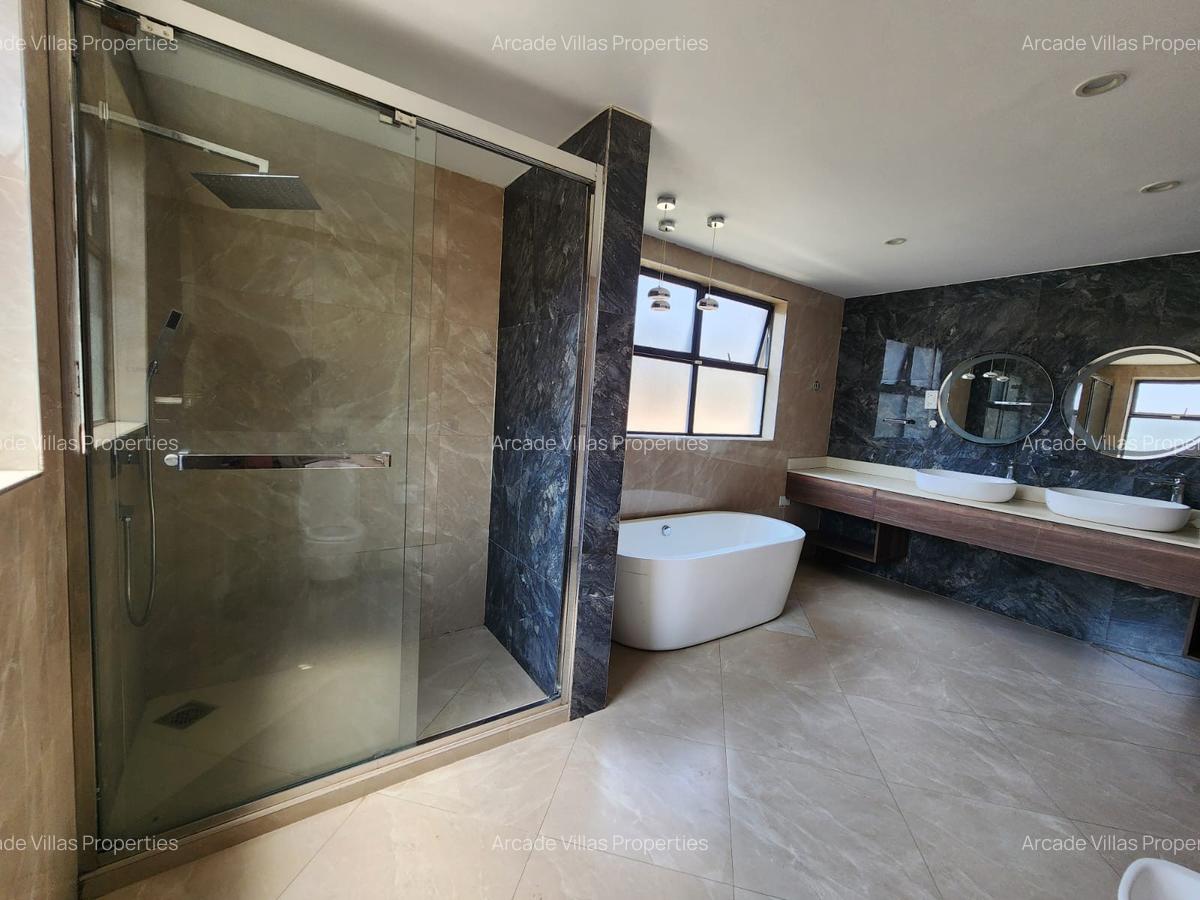 5 Bed Townhouse with En Suite in Lavington - 10