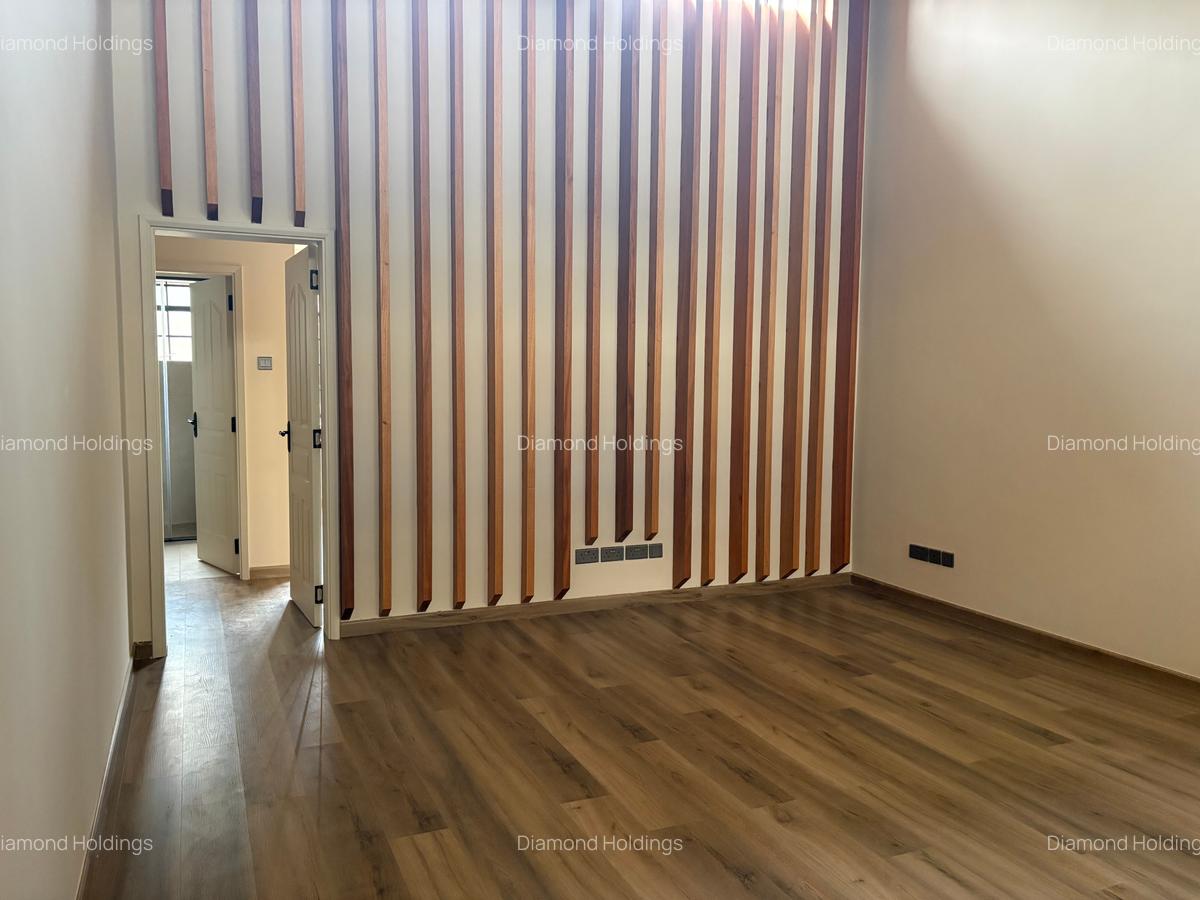 4 Bed Townhouse with En Suite in General Mathenge - 10