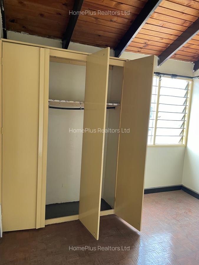 3 Bed House with En Suite at Green Fields Estate - 8