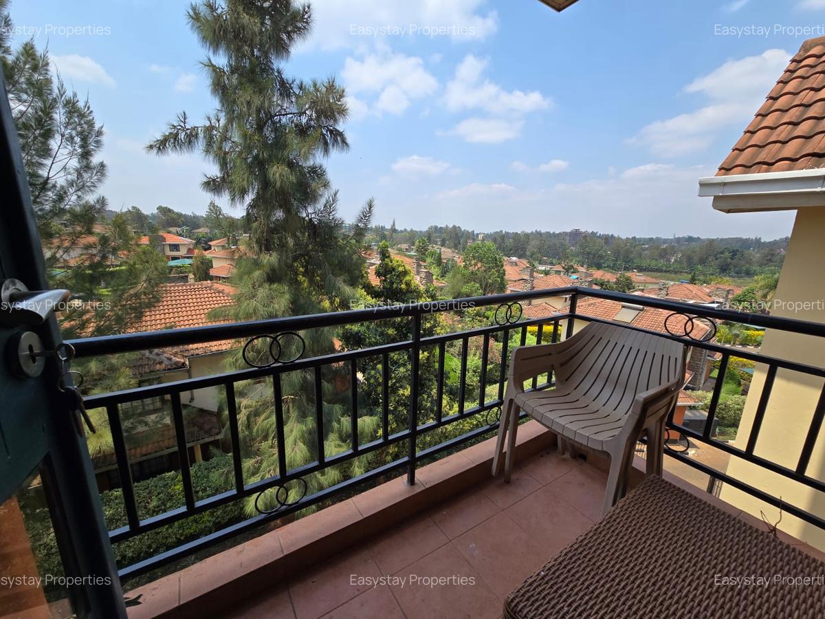 2 Bed Apartment in Ridgeways - 1