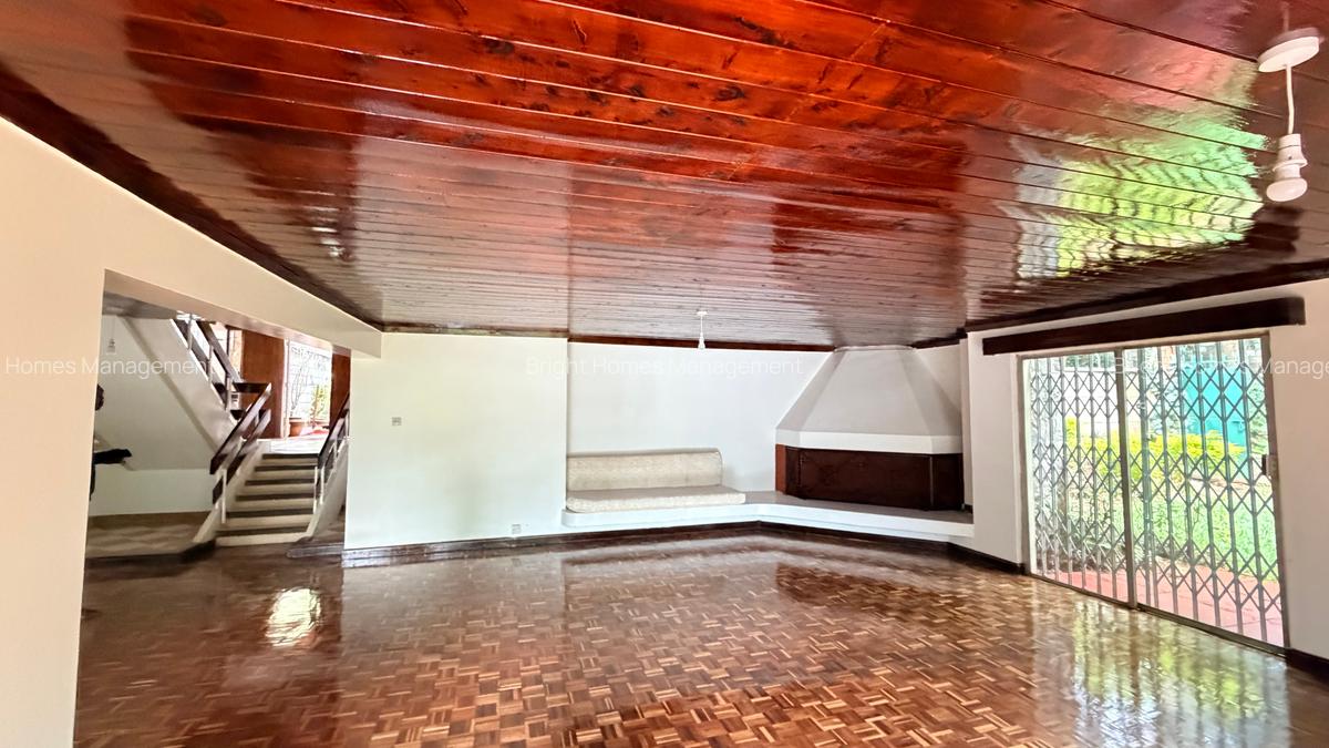 5 Bed House with En Suite in Lavington - 5