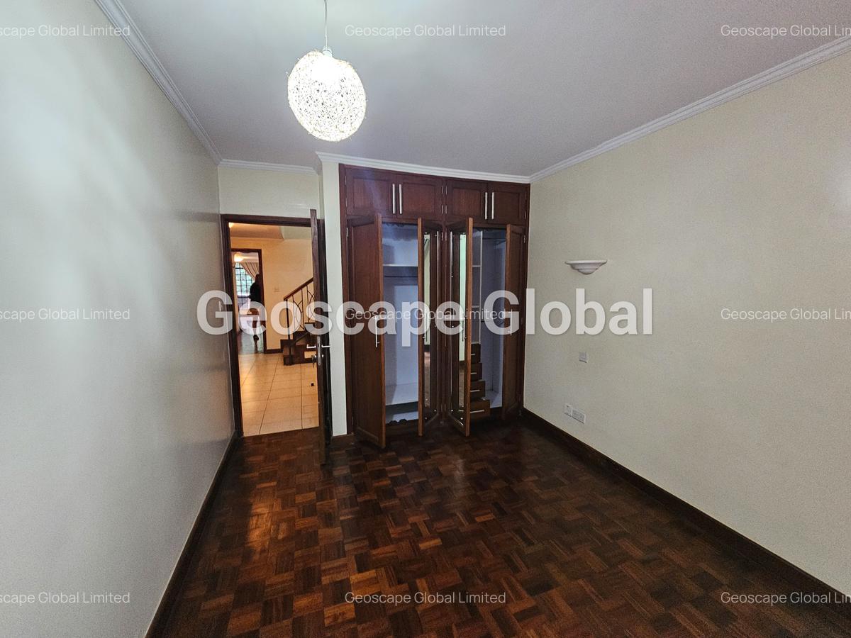 Furnished 3 Bed Apartment with En Suite in Riverside - 13