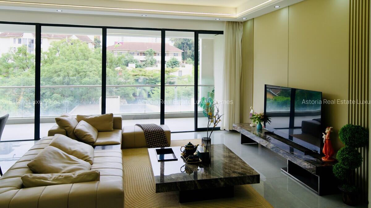 3 Bed Apartment with En Suite at 2026-404 - 4