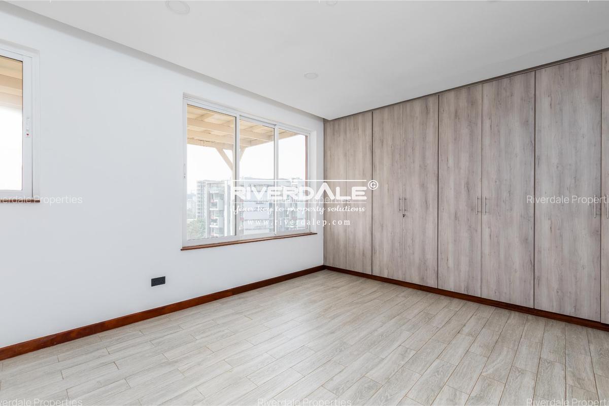 5 Bed Apartment with En Suite in General Mathenge - 18