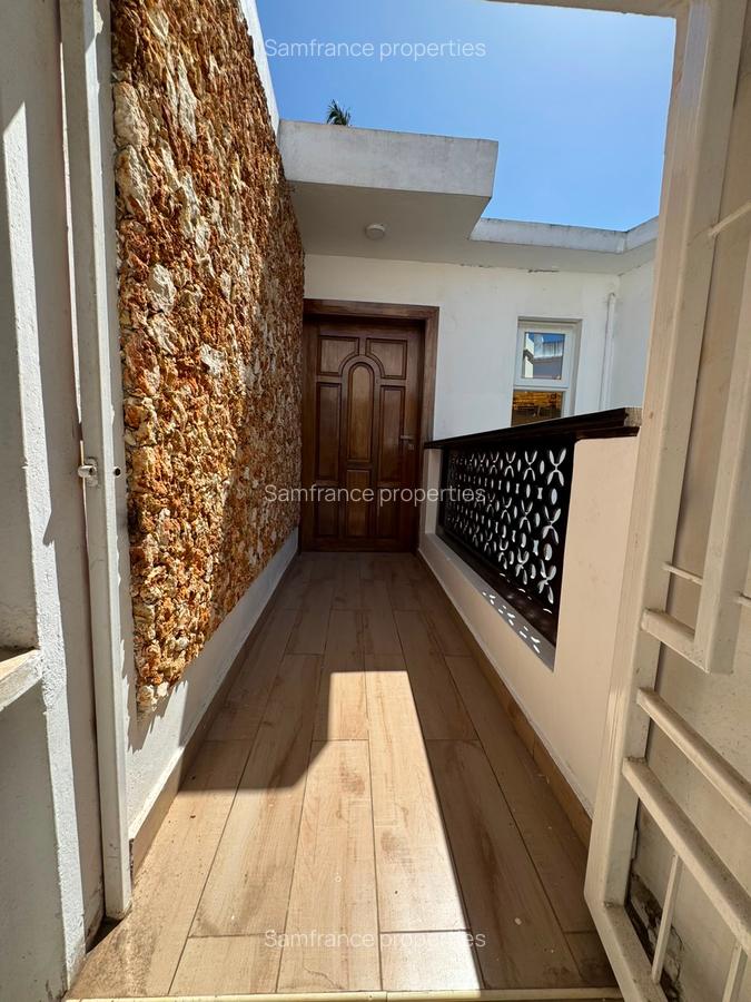 1 Bed Apartment with En Suite at 3Rd Avanue - 10