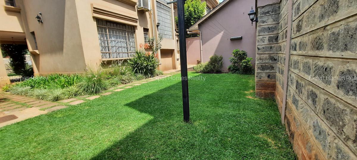 5 Bed Townhouse with En Suite in Lavington - 2