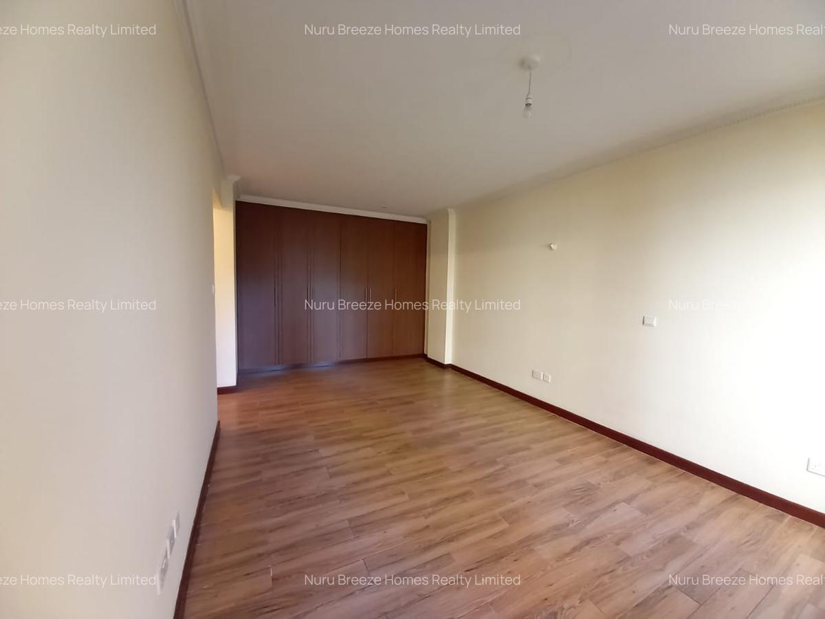 3 Bed Apartment with En Suite in Brookside - 9