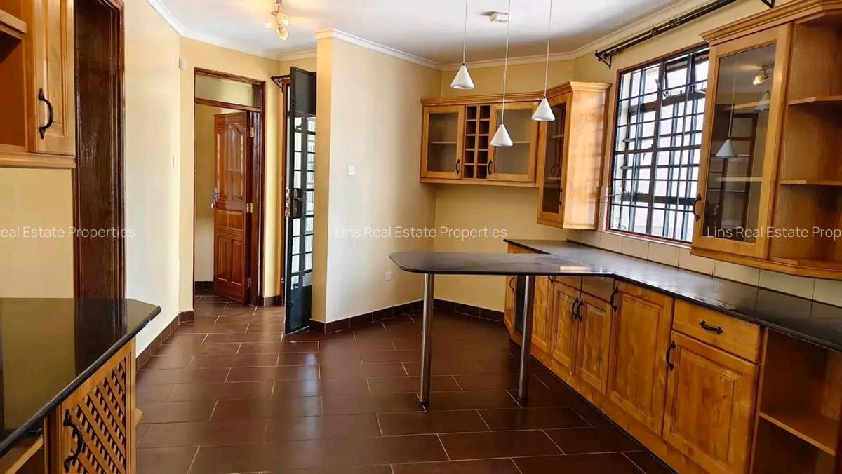 5 Bed Townhouse with En Suite in Runda - 12