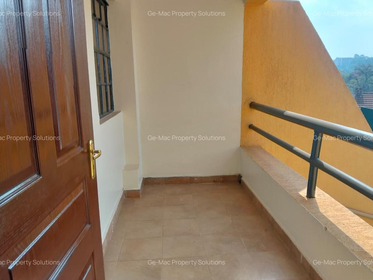 5 Bed House with En Suite in Lavington - 5