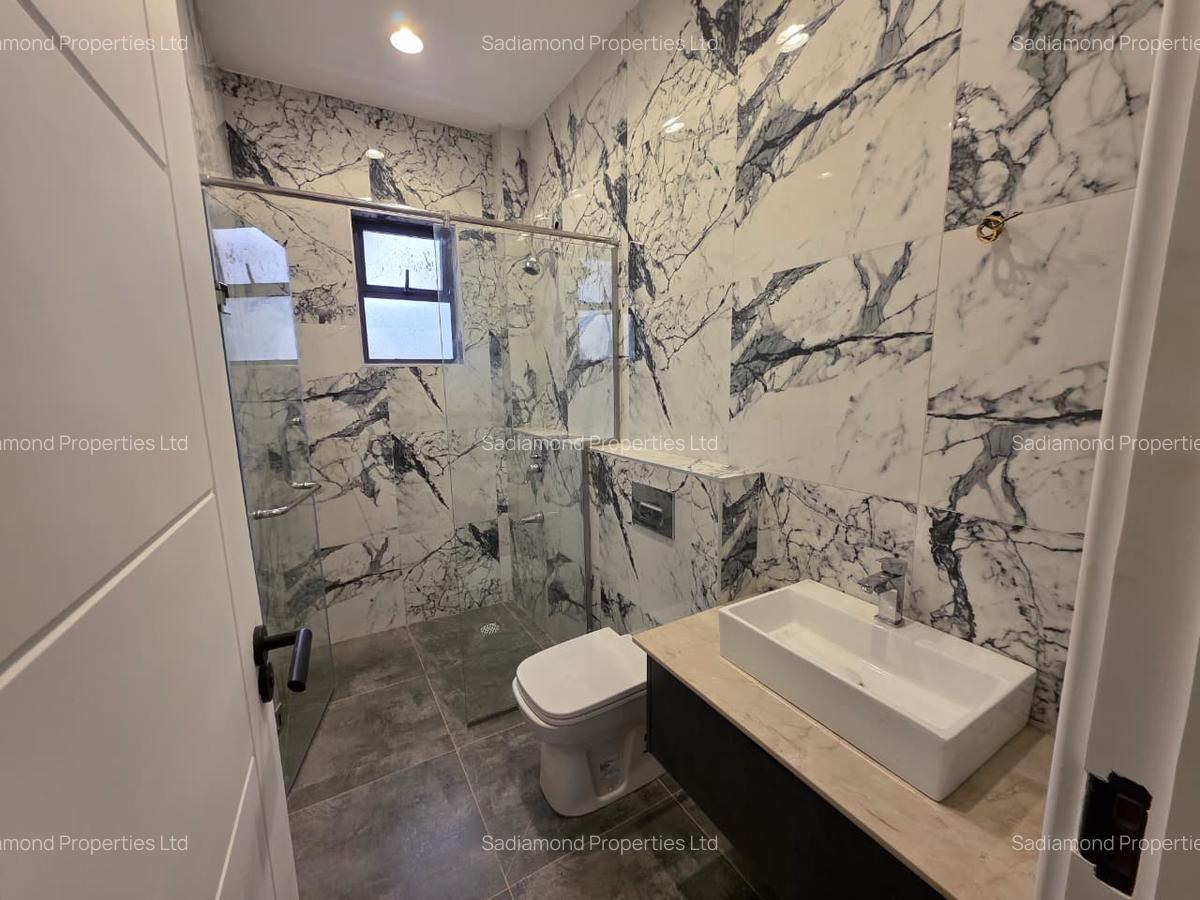 1 Bed Apartment with En Suite in Brookside - 5