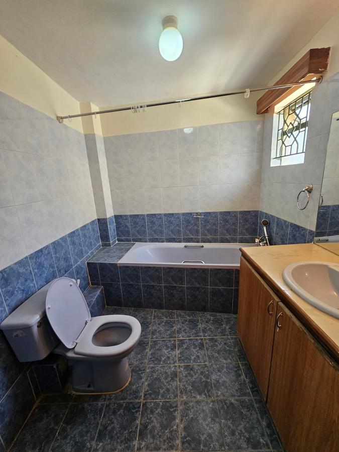 5 Bed Townhouse with En Suite at Lavington - 12