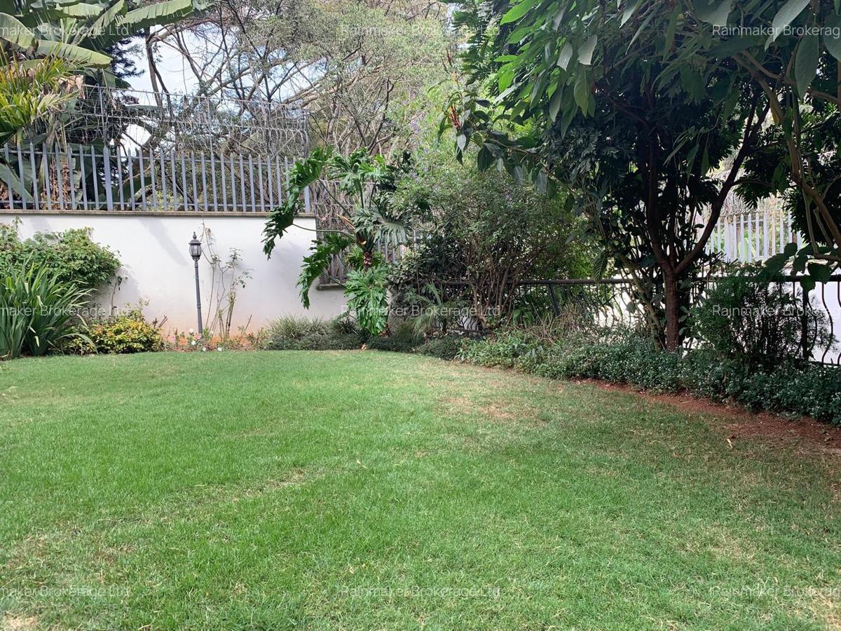 7 Bed House with En Suite in Nyari - 17