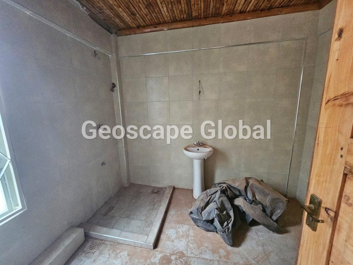 5 Bed House with En Suite in Spring Valley - 9
