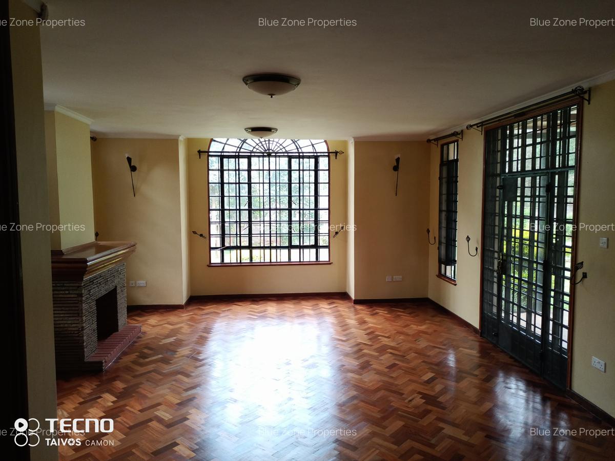 4 Bed Townhouse with En Suite at Close To Un - 11