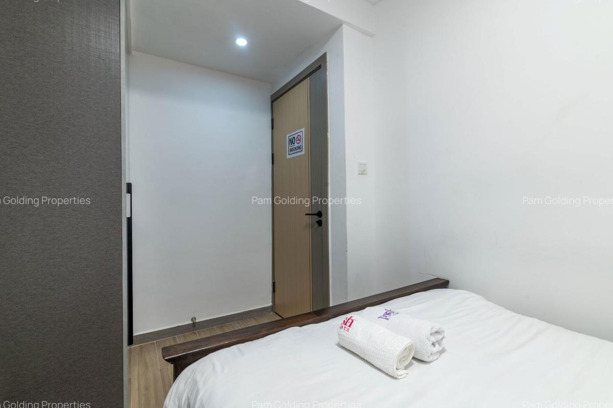 Furnished 3 Bed Apartment with En Suite in Riverside - 12