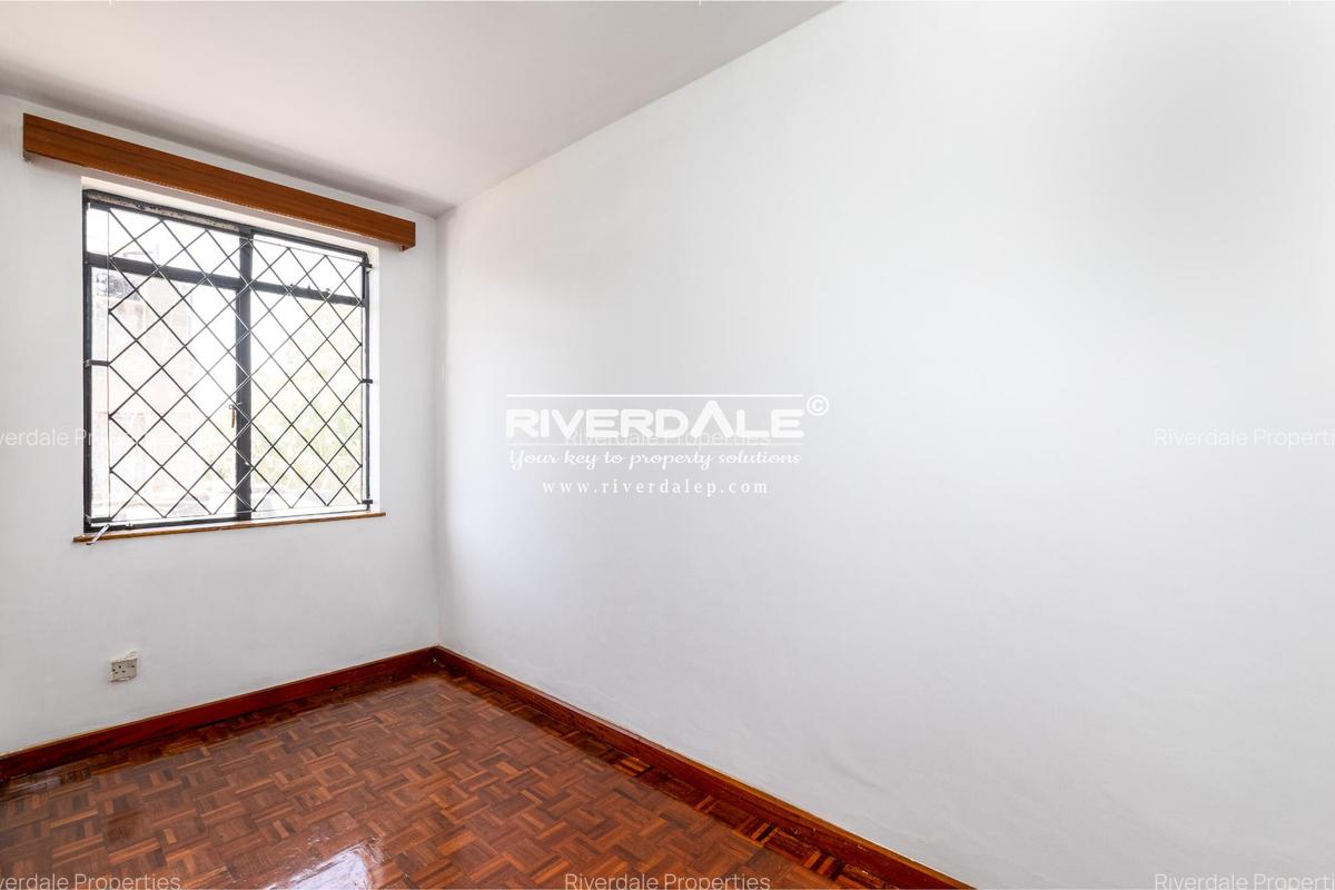 5 Bed Townhouse with En Suite in Lavington - 12