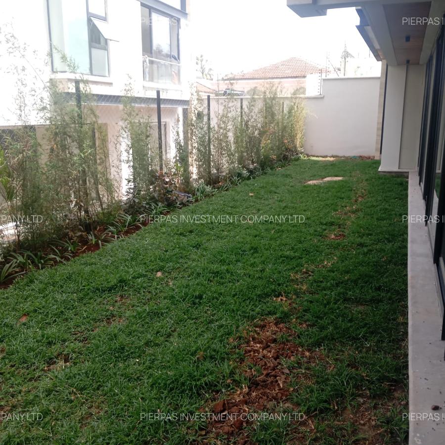 5 Bed Townhouse with En Suite in Brookside - 15