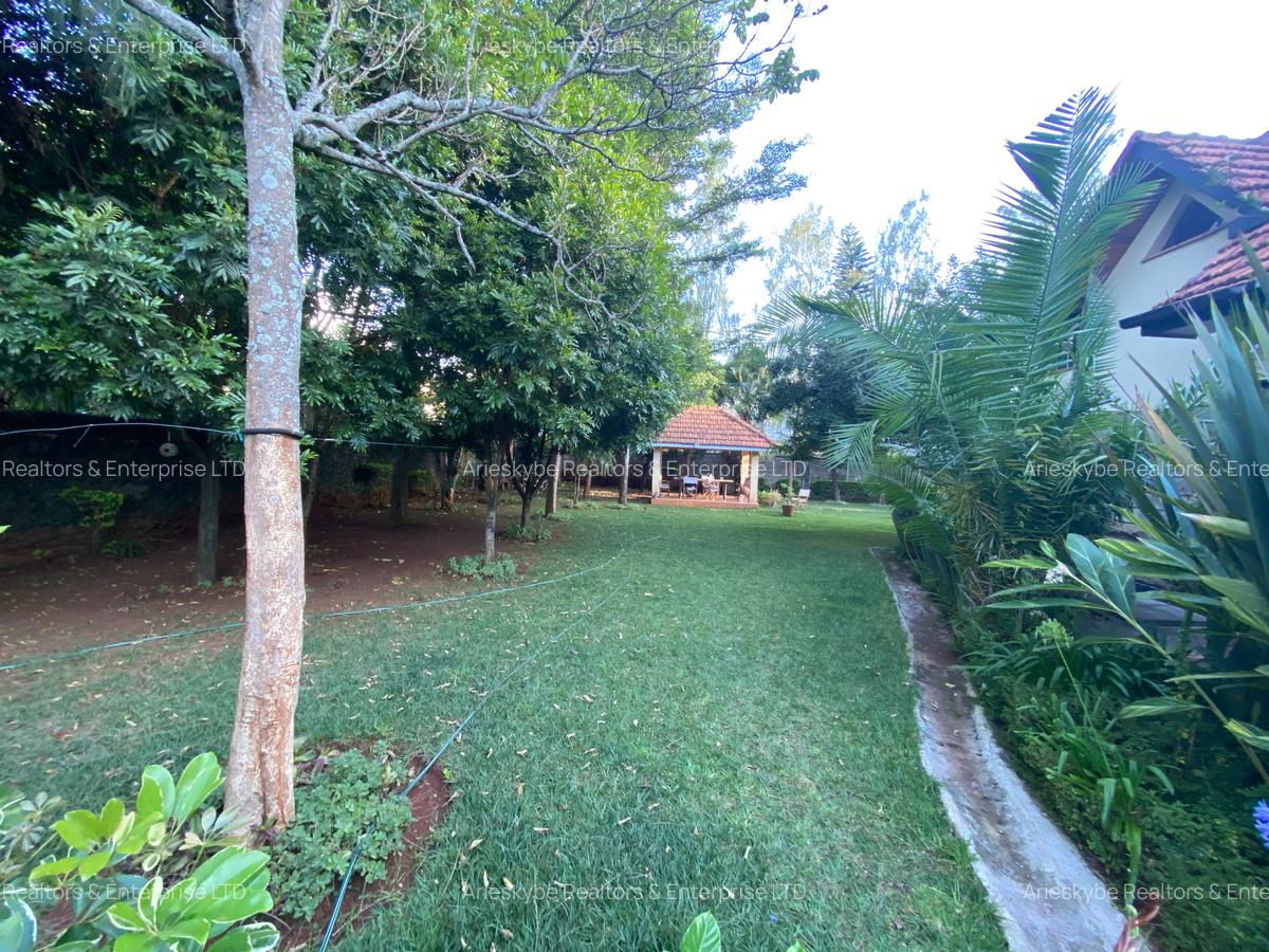 5 Bed Villa with En Suite in Runda - 2