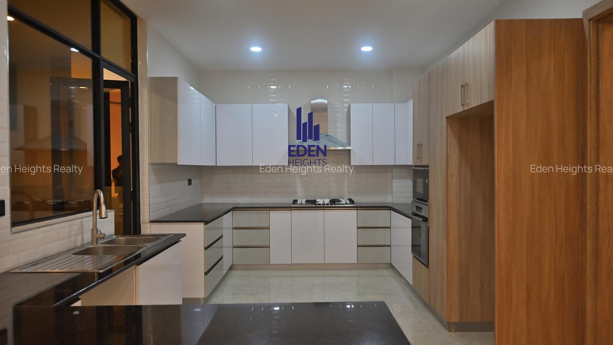 4 Bed Apartment with En Suite in Spring Valley - 3