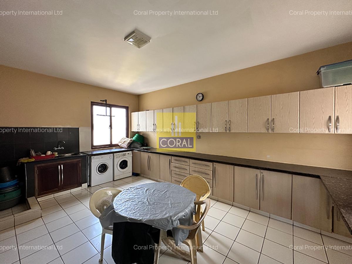 3 Bed Apartment in Parklands - 5