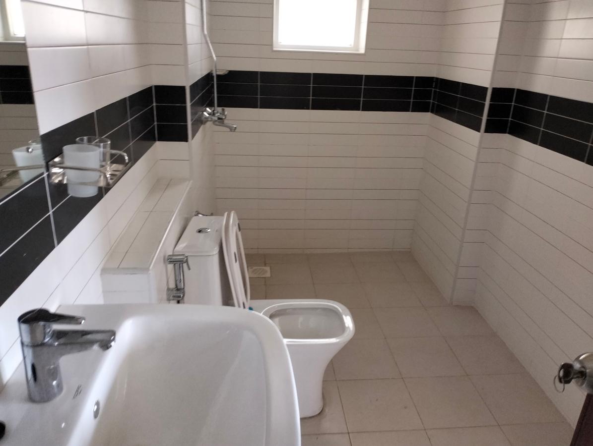 2 Bed Apartment with En Suite in Lavington - 6