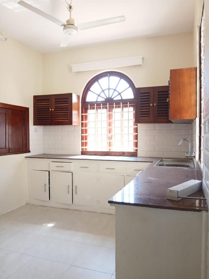 5 Bed House with En Suite in Kizingo - 4