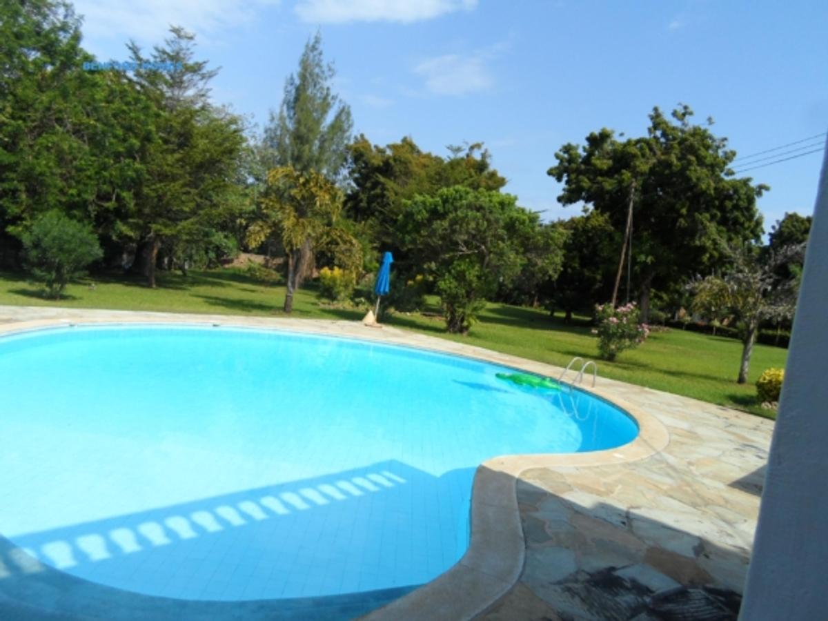 5 Bed Villa with En Suite in Nyali Area - 3