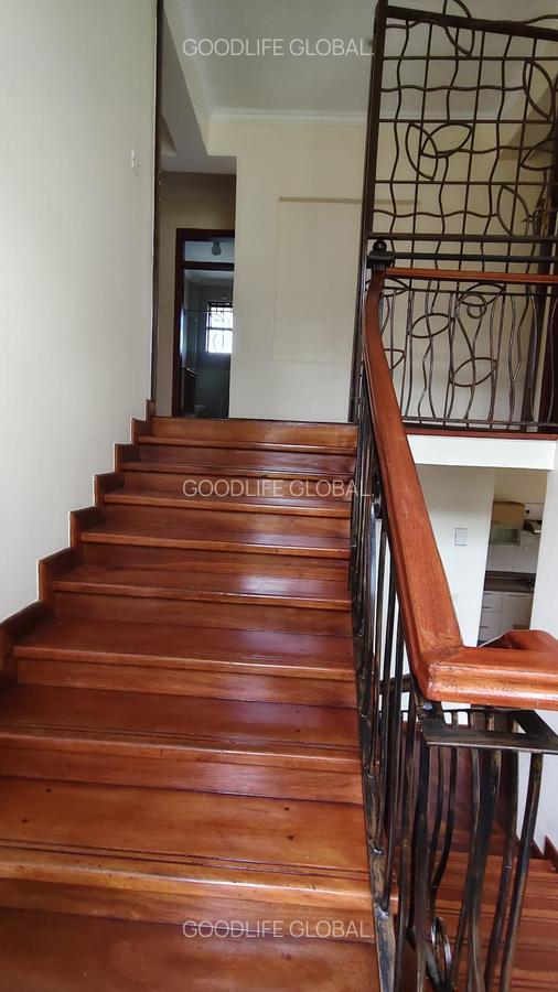 4 Bed House with En Suite at Ridgeways - 4