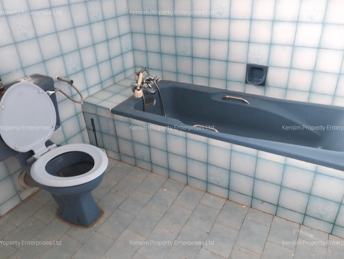 4 Bed Townhouse with En Suite in Lavington - 13