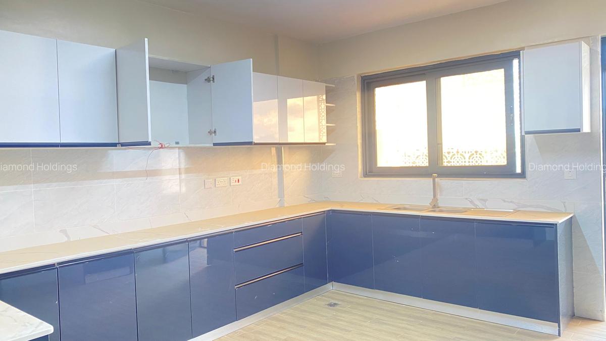 5 Bed Apartment with En Suite at Parklands - 6