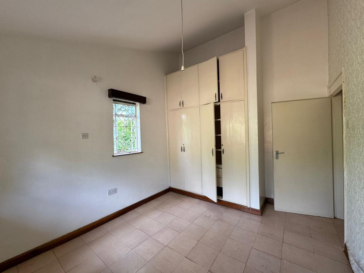 4 Bed House with En Suite in Nyari - 10