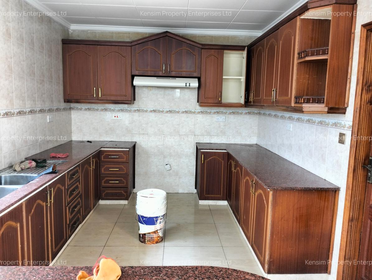 5 Bed Townhouse with En Suite in Westlands Area - 14