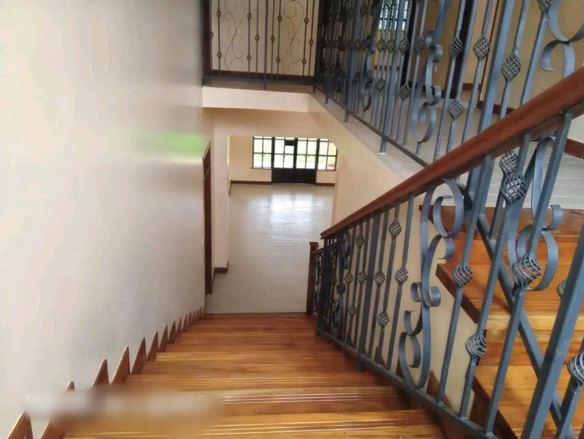 4 Bed Townhouse with En Suite at Lavington - 12