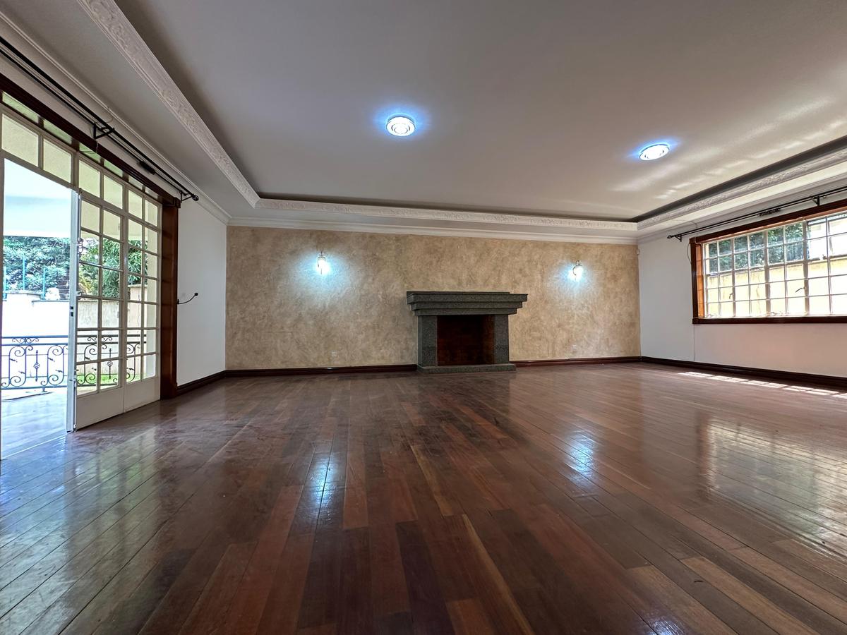 5 Bed Villa with En Suite at Lavington - 2