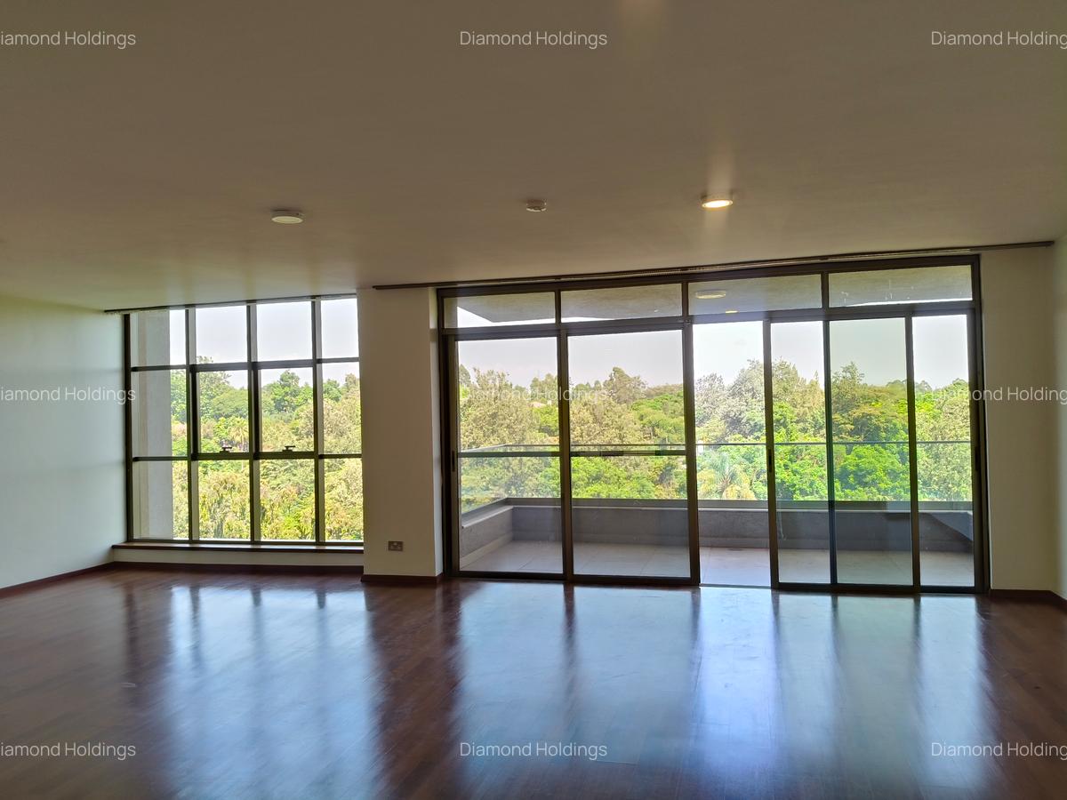 3 Bed Apartment with En Suite at Parklands - 1